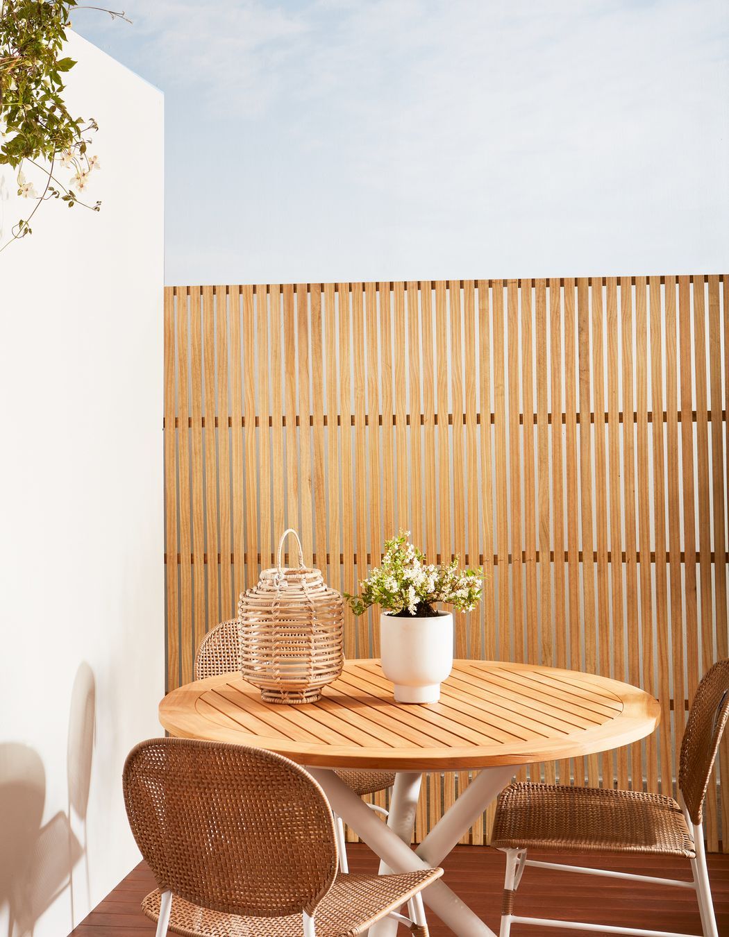 Left wall painted with a base layer of Resene Sandtex, and then painted in Resene Merino. Trellis finished in Resene Natural Wood Oil in Resene Aorangi.