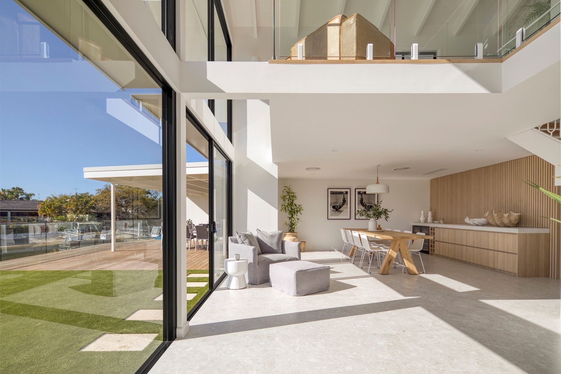 Broadbeach Waters Residence by Studio Snell | Photography by Kristian Van Der Beek