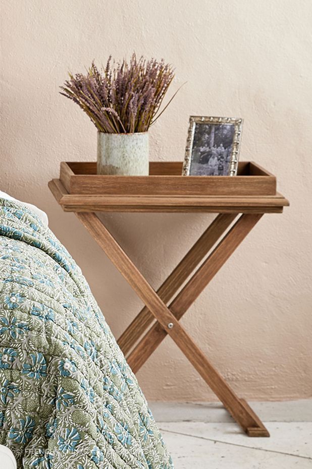 An elegant Cross Leg Tray Table.