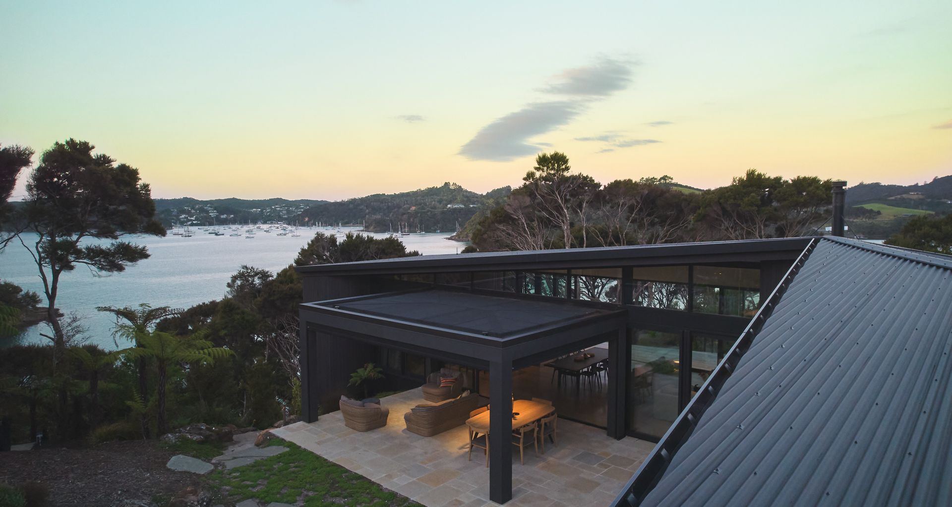 Birdsong House
Ponting Fitzgerald Architects
Built by Oliver Tuck Construction
Photography by Murray Brock