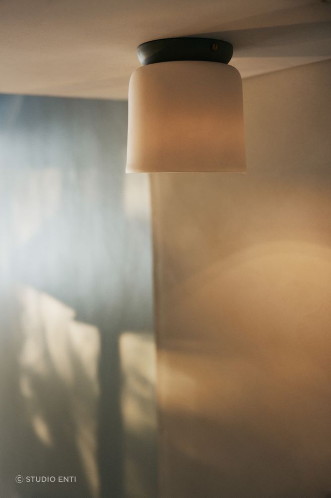 Founded in Sydney in 2013, Studio Enti began with handmade porcelain tableware before designing and crafting porcelain lighting.