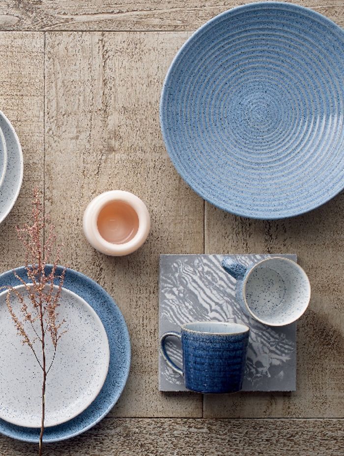 Denby's Studio Blue is expertly glazed to enhance durability.