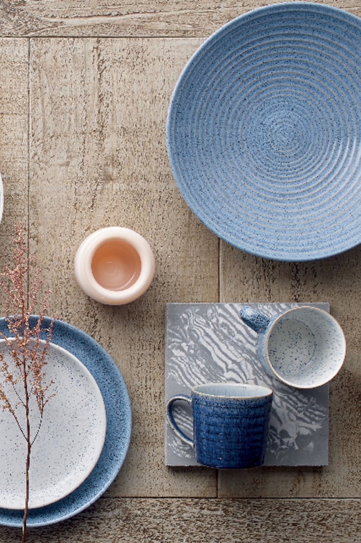 Denby's Studio Blue is expertly glazed to enhance durability.