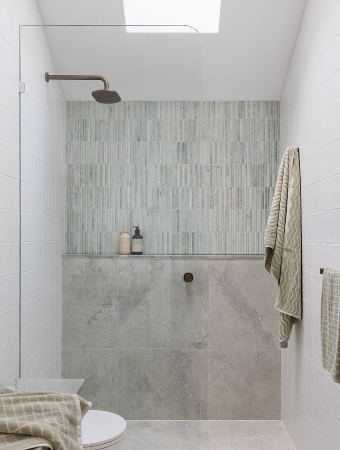 Curve Mini Marble Tiles in Ming pair with Pamir Light matt porcelain tiles in the Norsu Homes 2 project.