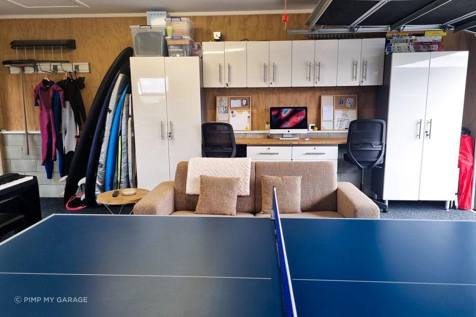 For the clients’ two daughters, a combination of base drawer units with bench tops and wall cabinets was used to create a practical dual-workspace.