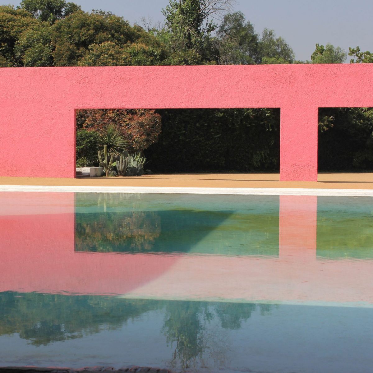 The possibilities of textured and coloured concrete