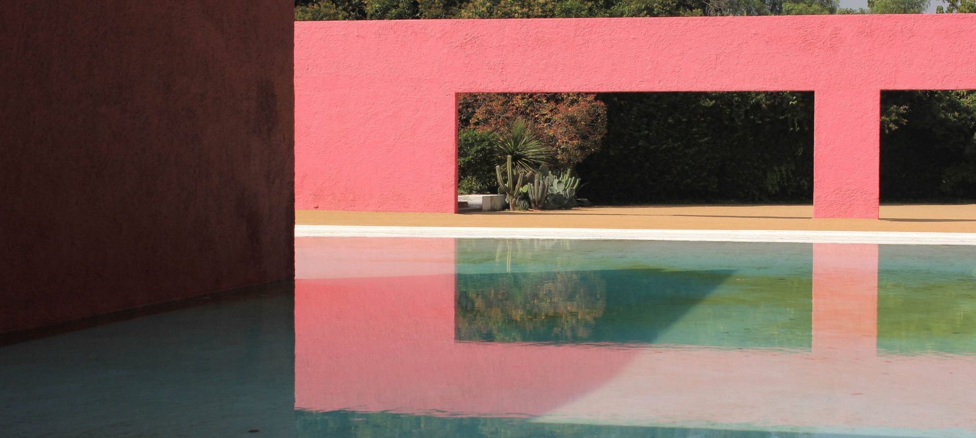 Luis Barragán's Cuadra San Cristóbal. Image by Edgar Gonz, VOL.VER estudio.