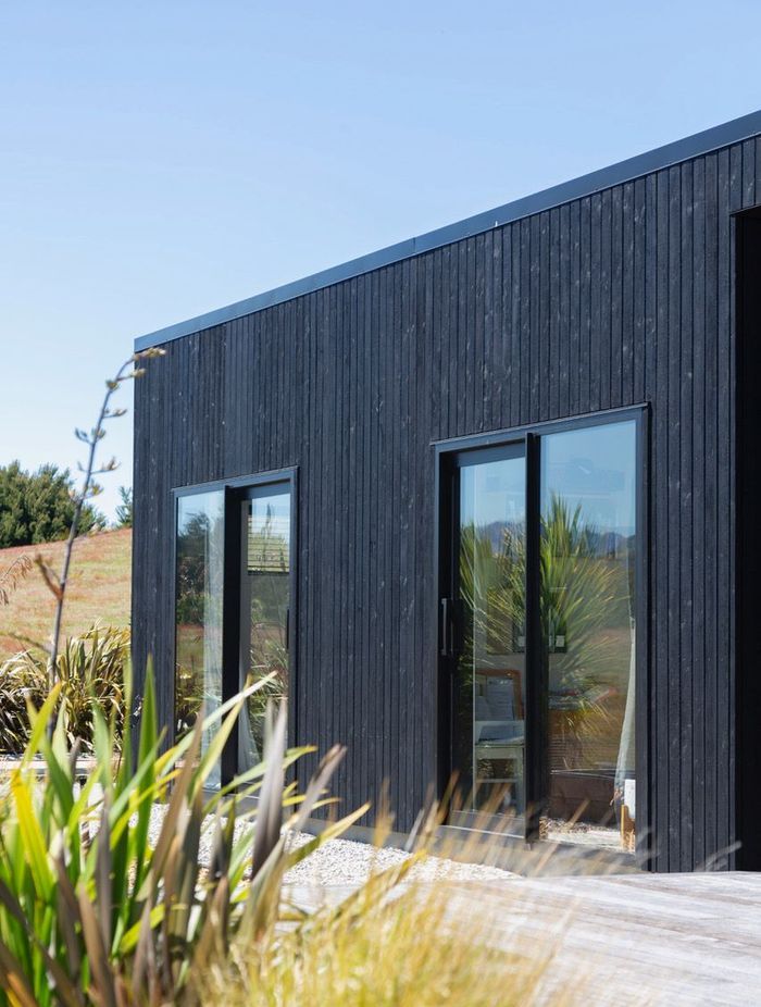 “Because of the advanced technology of our product, the CUTEK CD50 Extreme oil was able to penetrate quickly into the timber, allowing only five days between coats,” says Jenny.