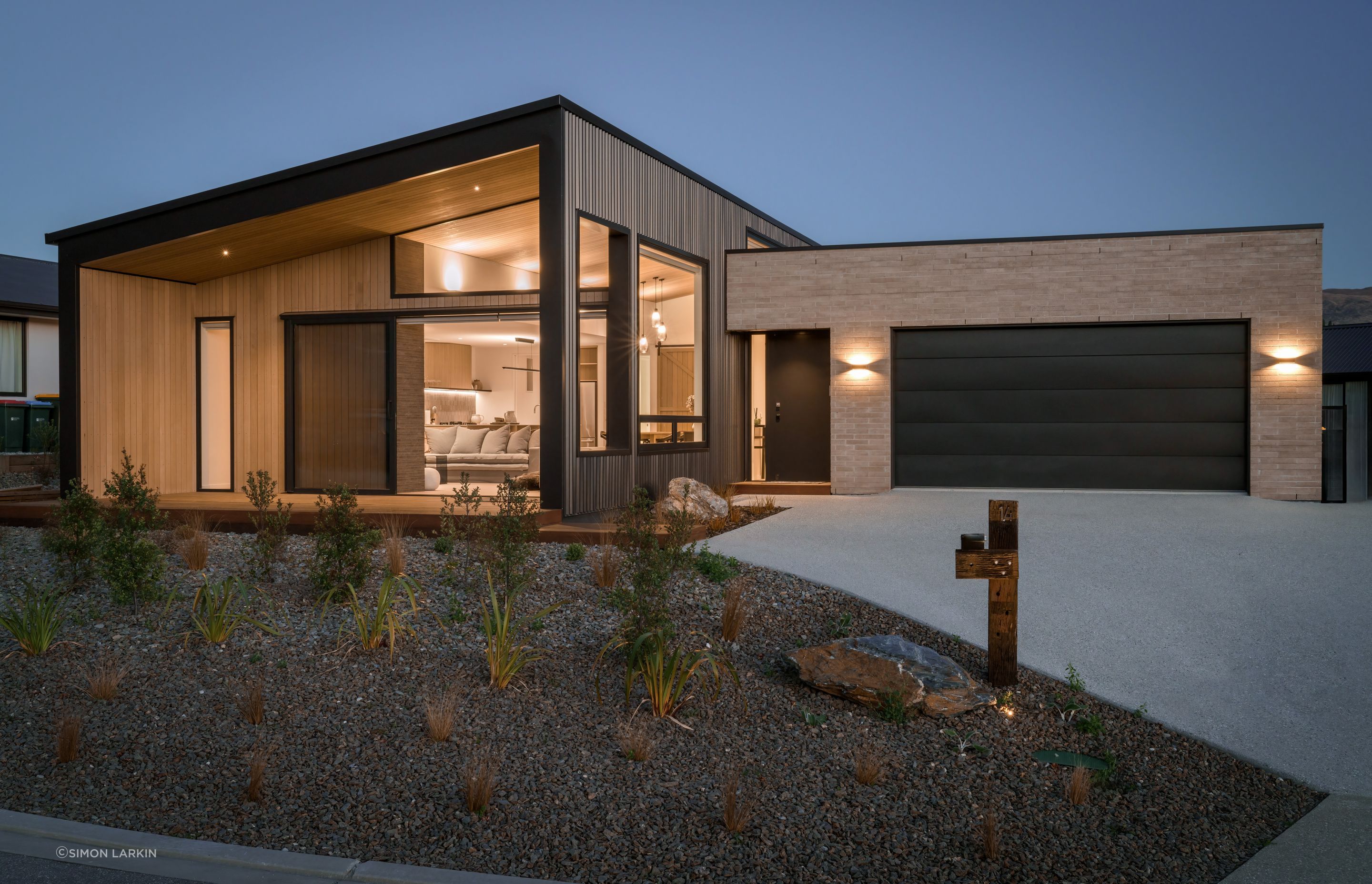 The adoption of slimline profiles has influenced the way architects, designers and homeowners are integrating concrete brick veneers into their projects | Crawford project