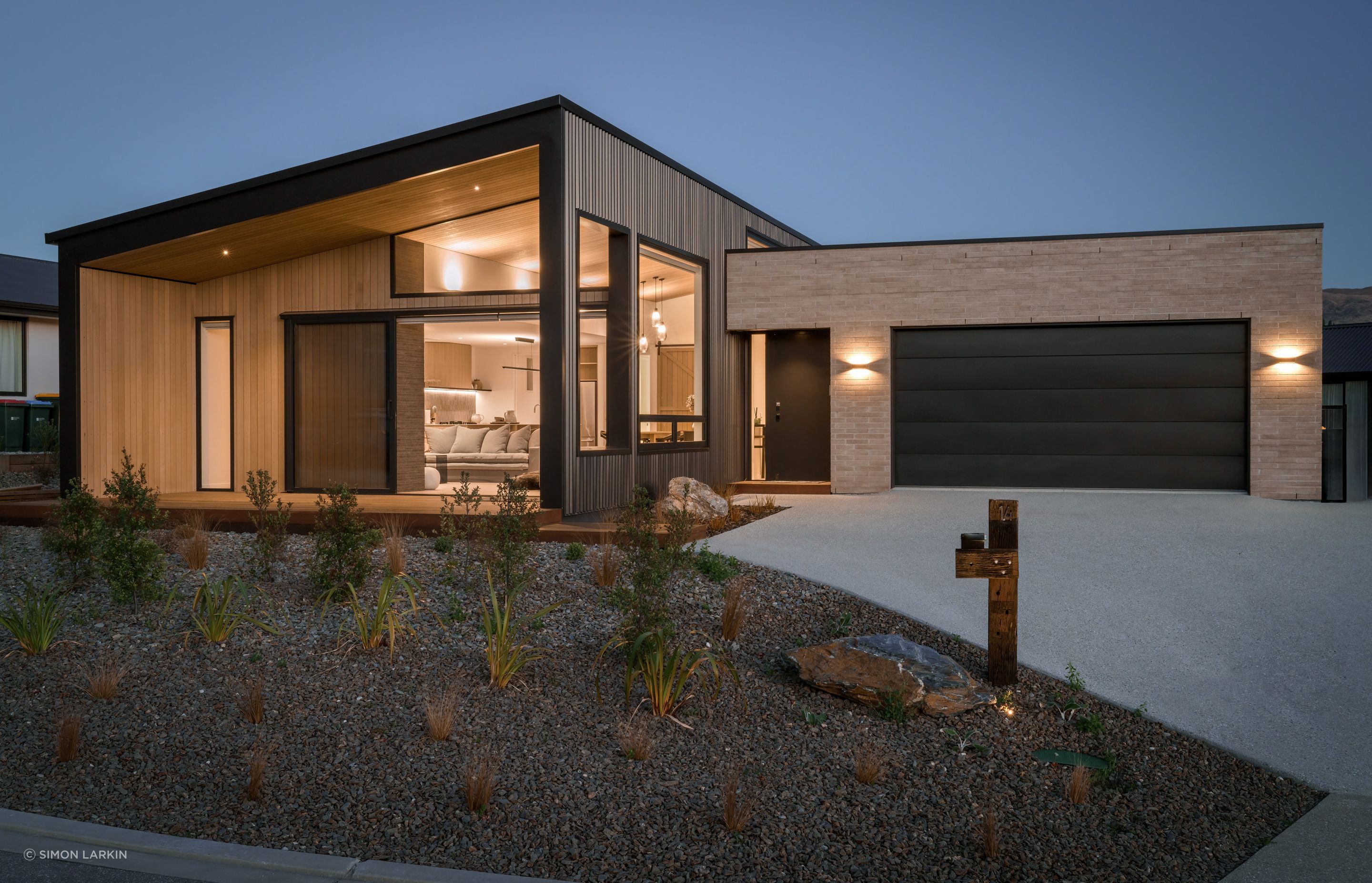 The adoption of slimline profiles has influenced the way architects, designers and homeowners are integrating concrete brick veneers into their projects | Crawford project