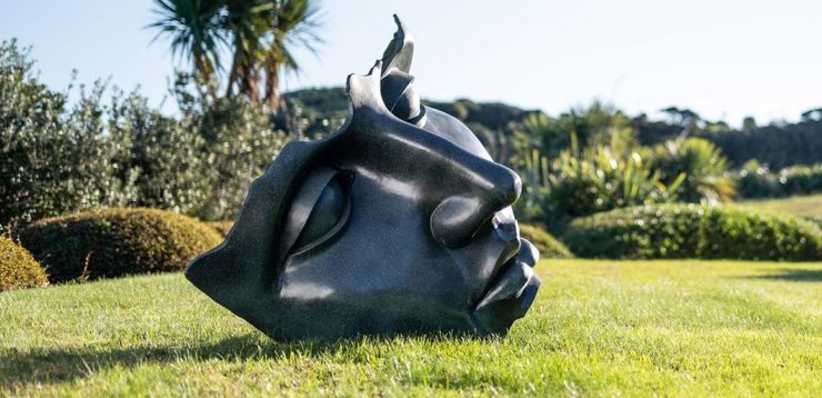 Exploring the importance of sculptures in modern New Zealand garden design