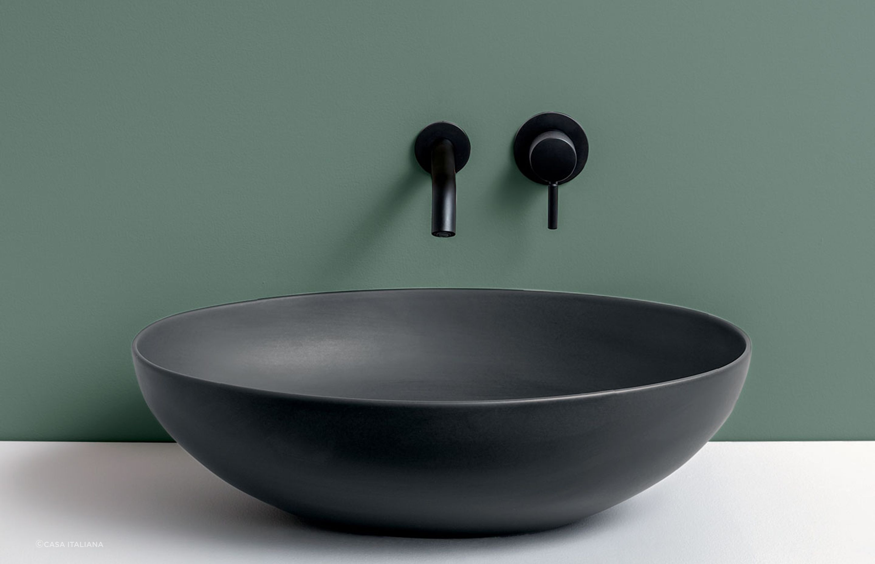 The deep and spacious bowl of the Le Bacinelle Basin by cielo is a joy to use.