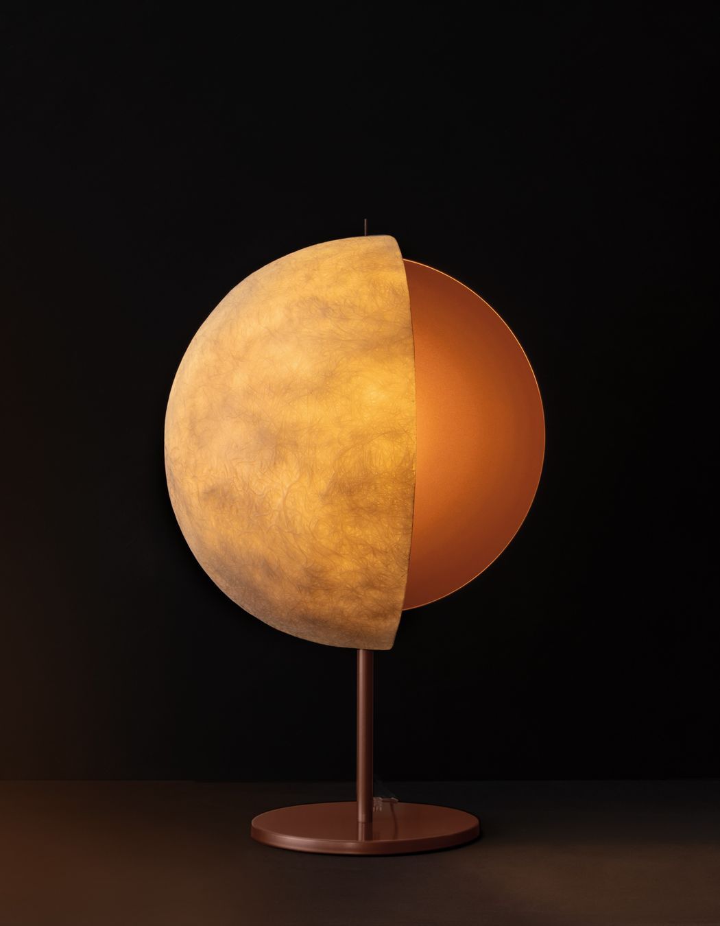 Capturing the world of lunar landscapes with the Lunae Table Lamp