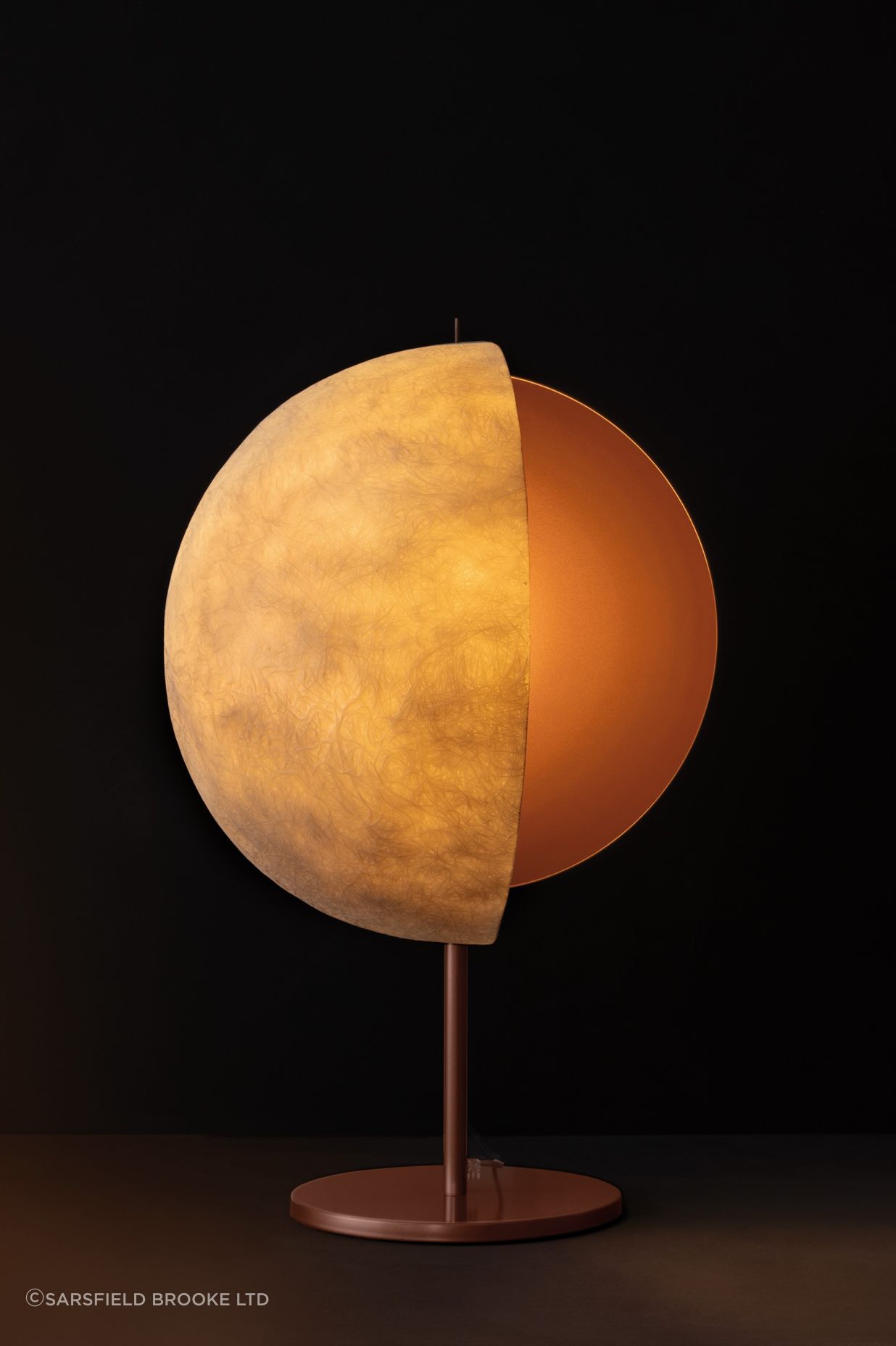 Capturing the world of lunar landscapes with the Lunae Table Lamp