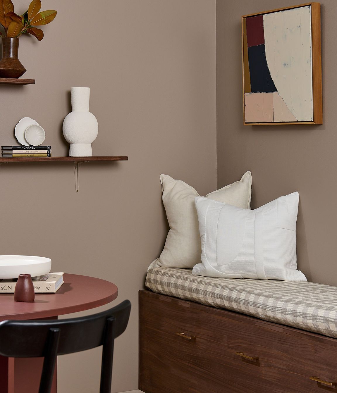 Blending taupe and biscotti - Resene Jetsam Brown - Styling Melle Van Sambeek