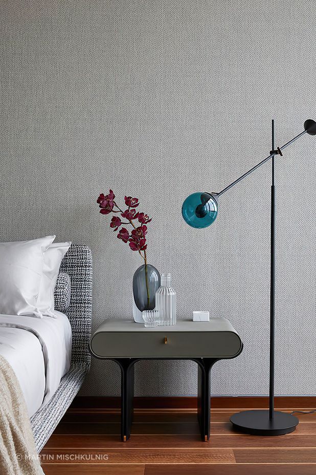 Stami bedside table designed by Studiopepe for Galloti & Radice with the blue Kandama floor lamp designed by Massimo Zazzeron for Giorgetti. Photo © Martin Mischkulnig