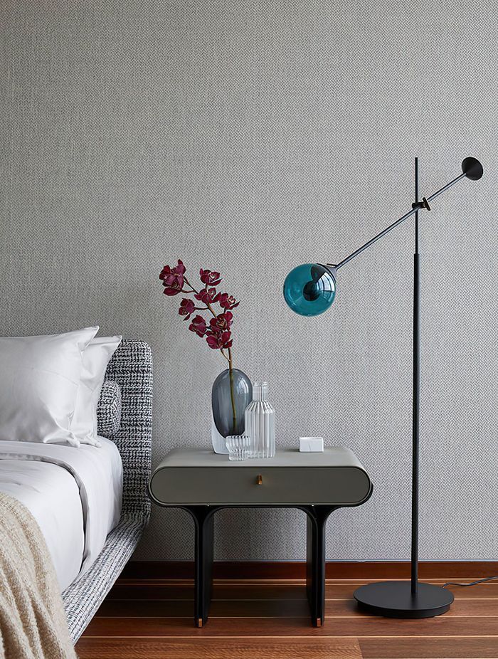 Stami bedside table designed by Studiopepe for Galloti & Radice with the blue Kandama floor lamp designed by Massimo Zazzeron for Giorgetti. Photo © Martin Mischkulnig