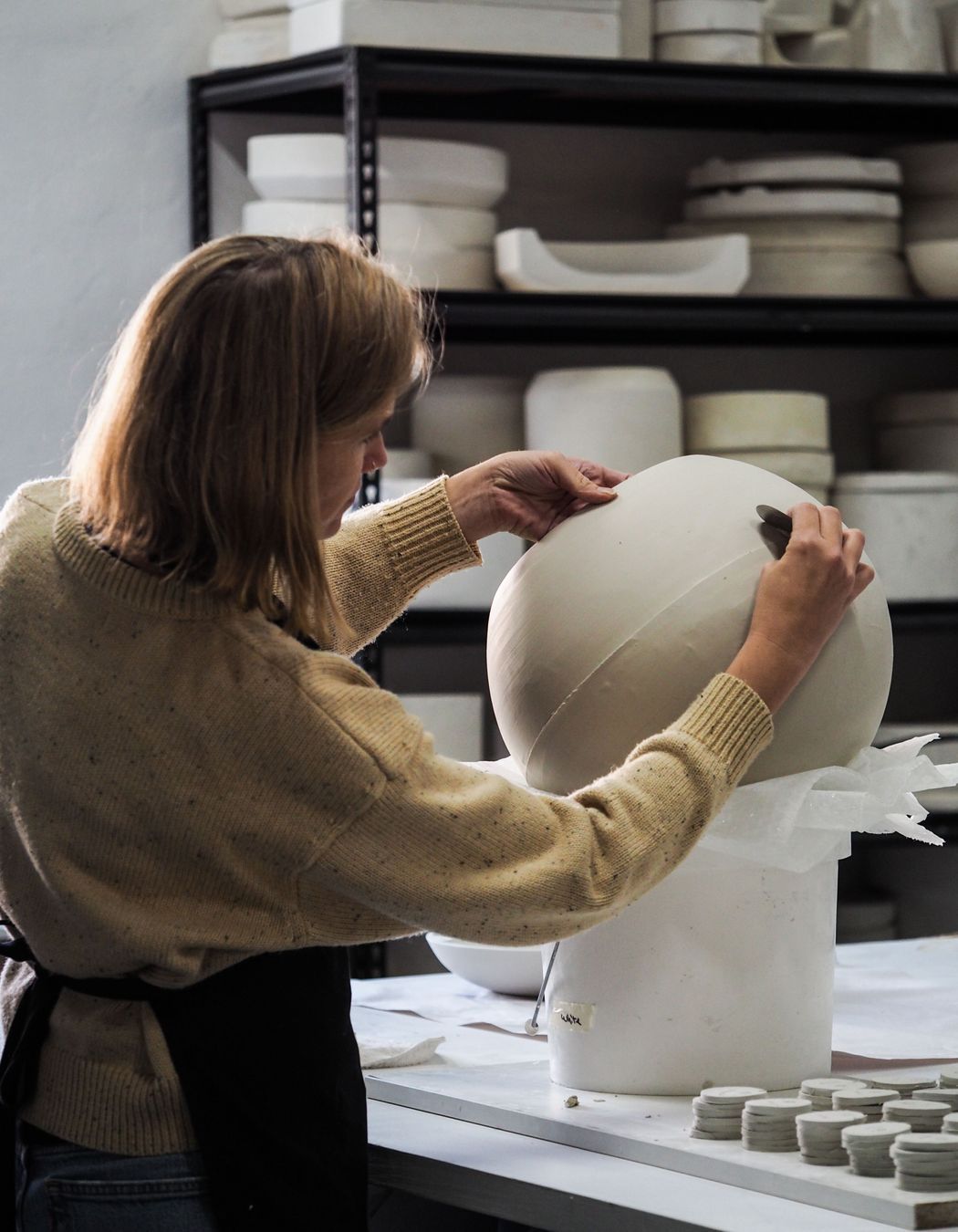 Each unique piece of handmade porcelain is made to be used and enjoyed. A strong belief in the necessity of good design, the principles of longevity and sustainability are the major driving forces behind the work of Studio Enti.
