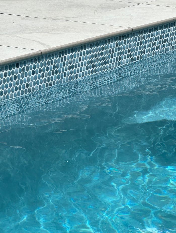 Resistant to humid environments and thermal shocks, non-porous and highly hygienic, glass mosaics can be used inside and outside of the home.
