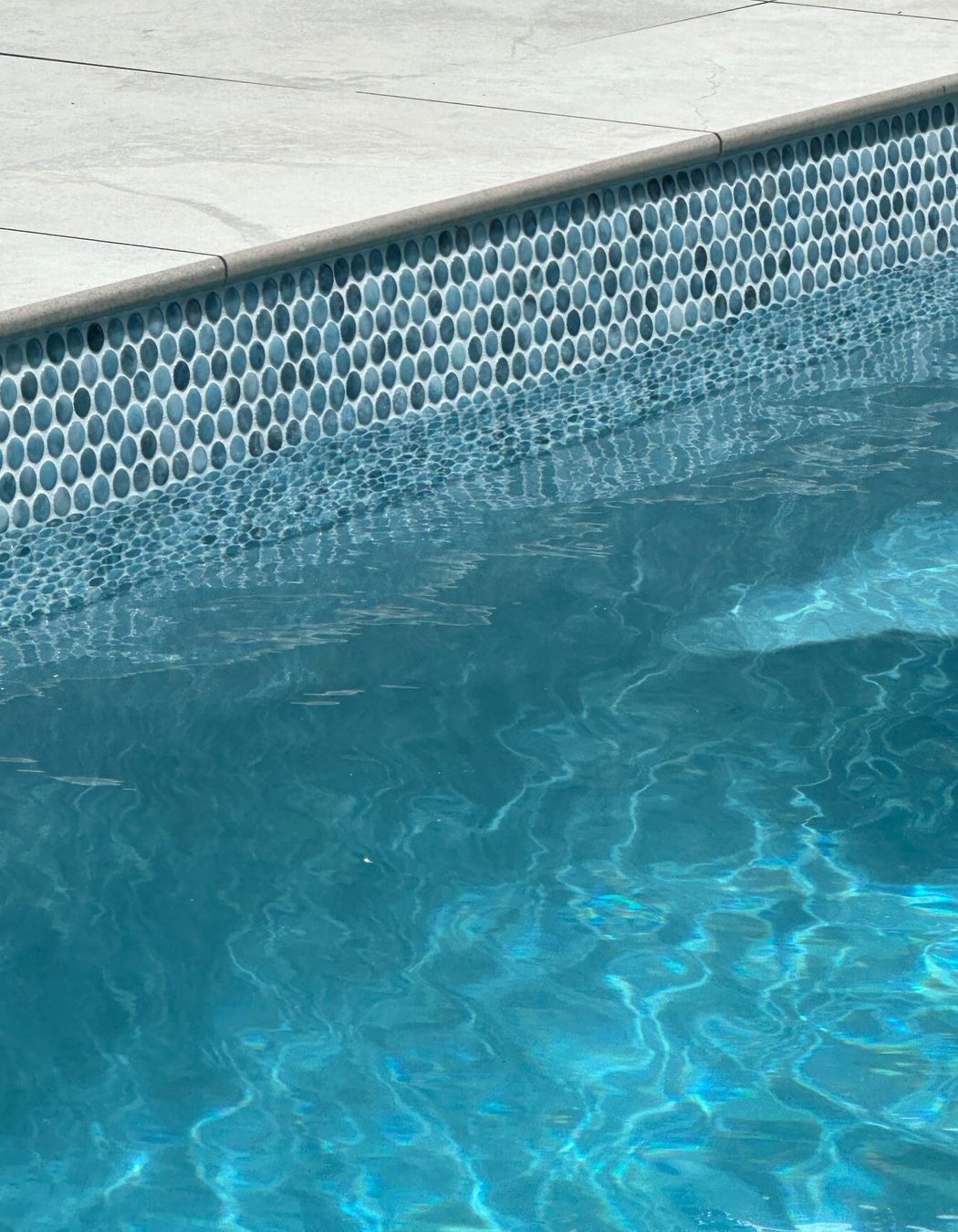 Resistant to humid environments and thermal shocks, non-porous and highly hygienic, glass mosaics can be used inside and outside of the home.