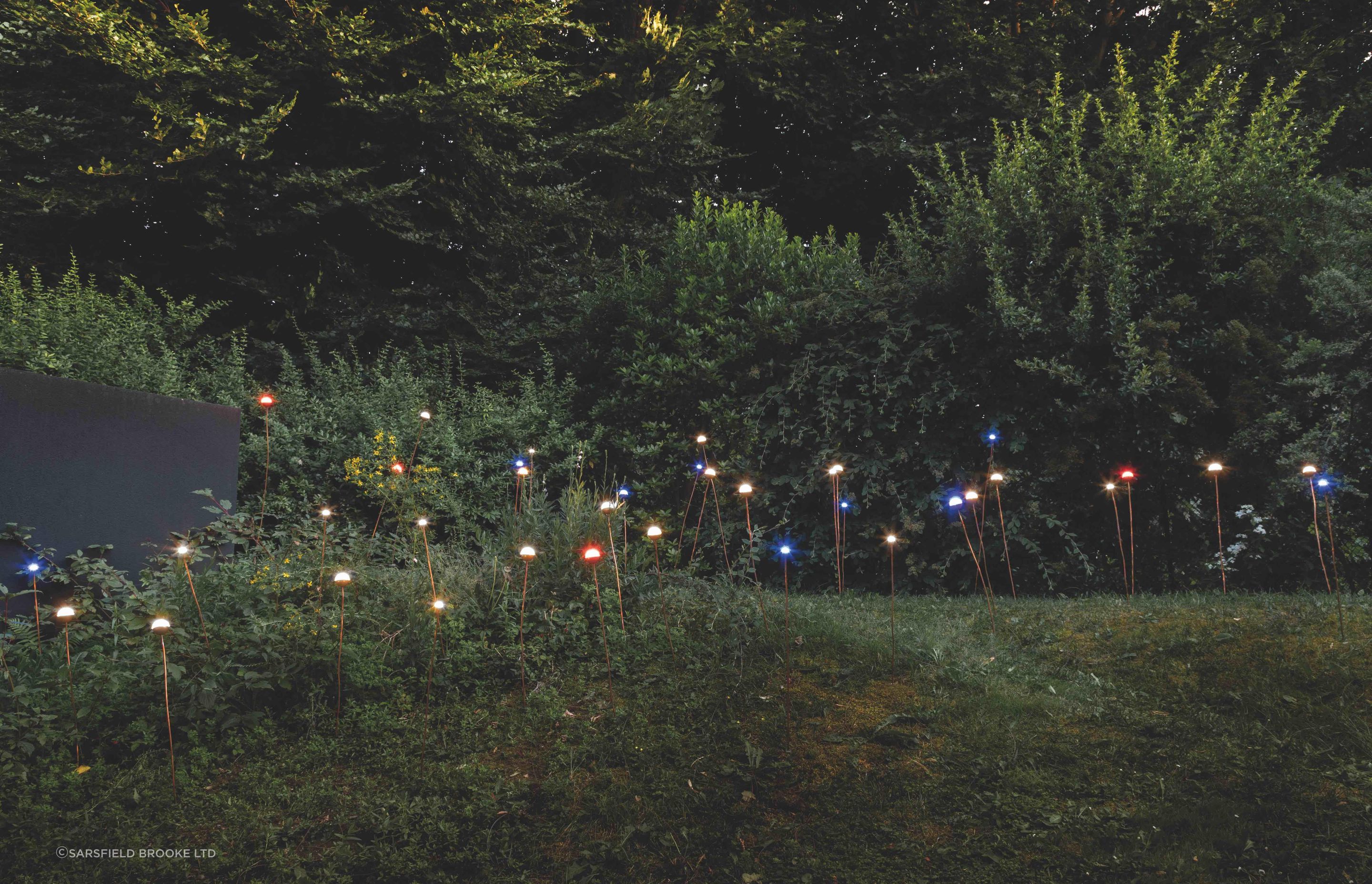 The Soffio range consists of a spherical diffuser which holds the light source, supported by a tall copper rod.