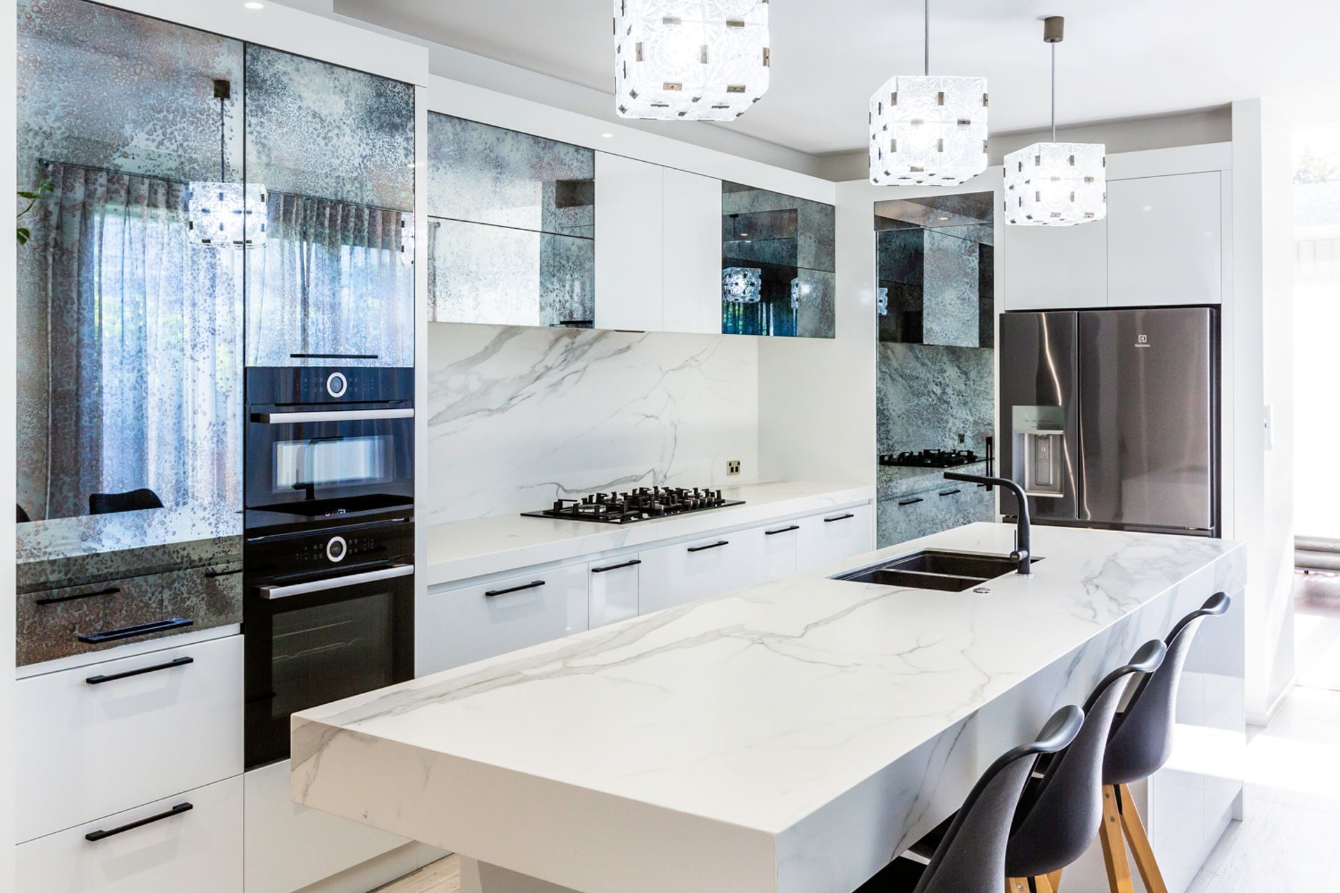 This kitchen demonstrates how versatile antique mirror is, working in easily with a contemporary aesthetic.