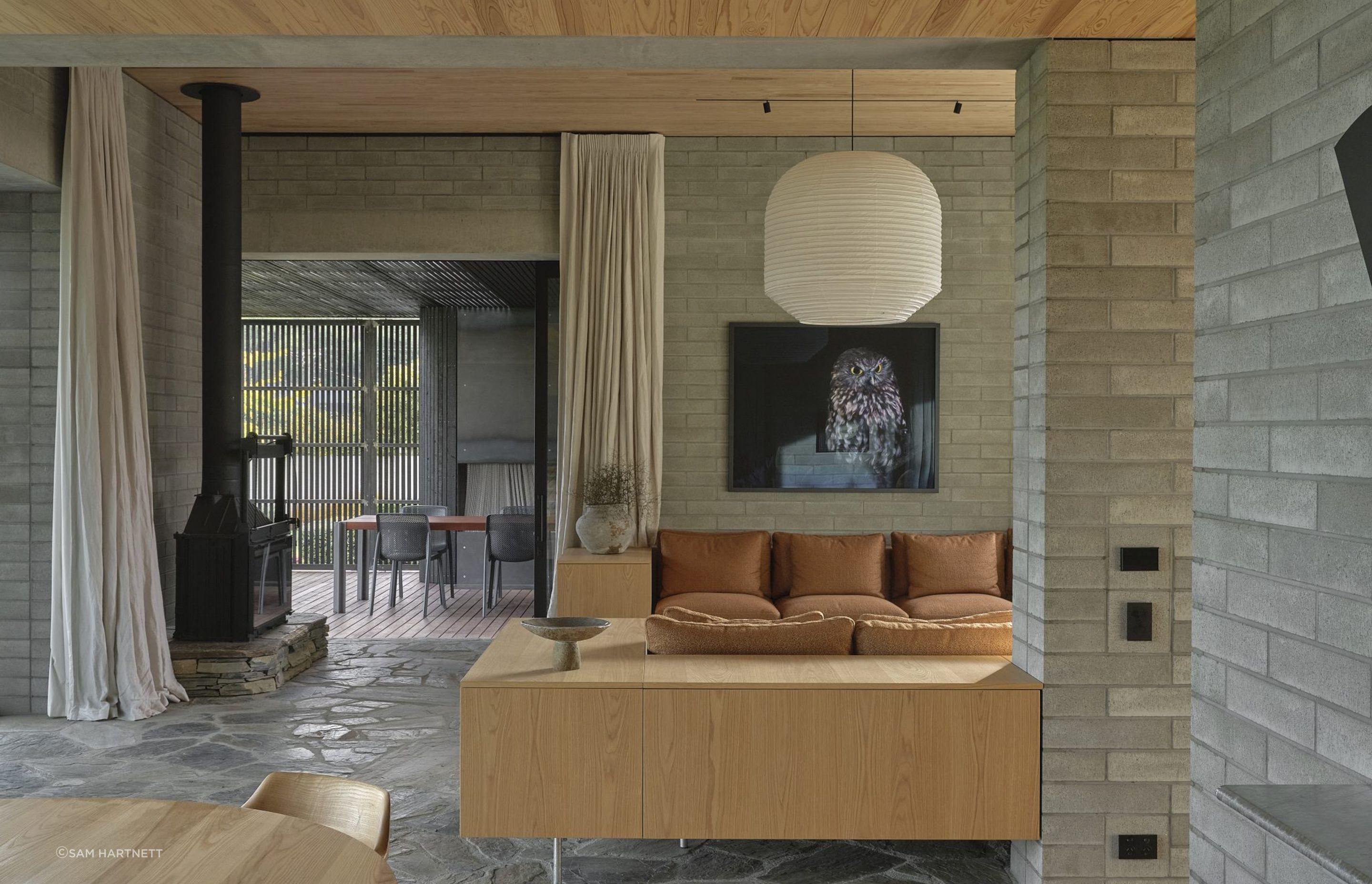 Being used as an internal feature as well as an external feature brings benefits such as increased acoustic and thermal performance | Wānaka S.K.I House