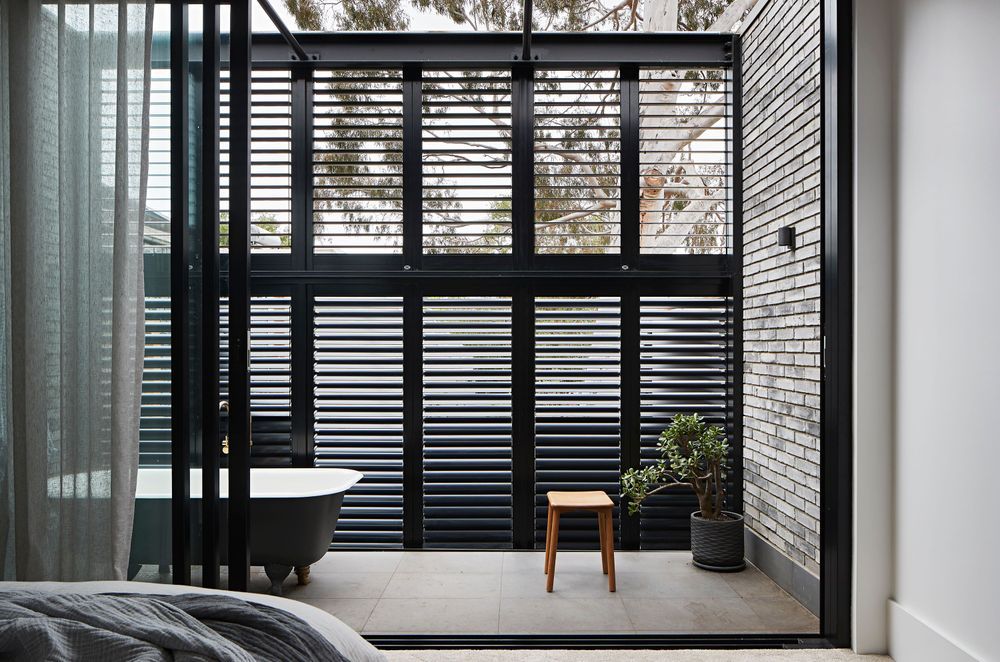 An outdoor bath gets natural light and plenty of fresh air. South Melbourne Terrace by Studio Tom | Photography by Shannon McGrath