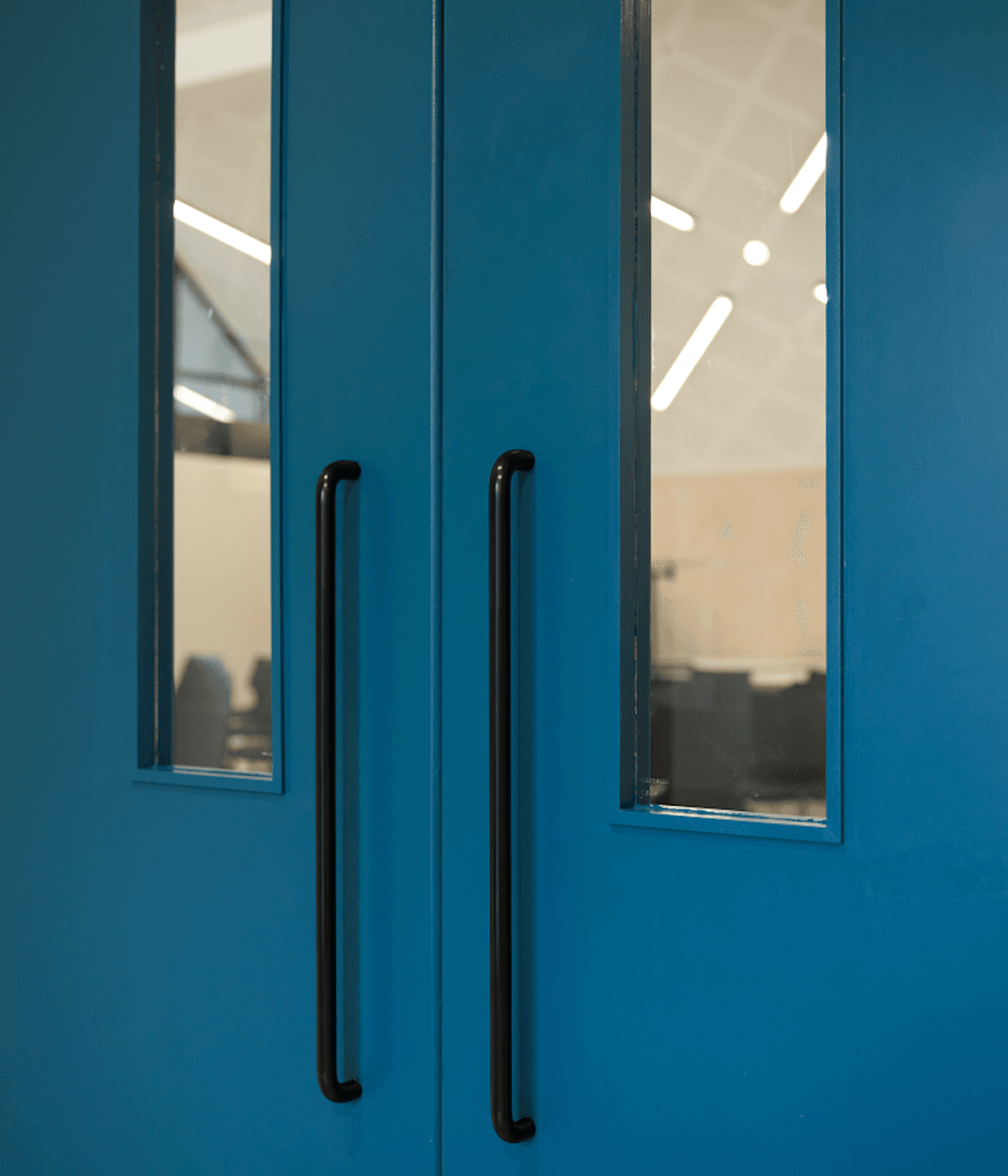 Solid brass hardware has been finished to black chrome.