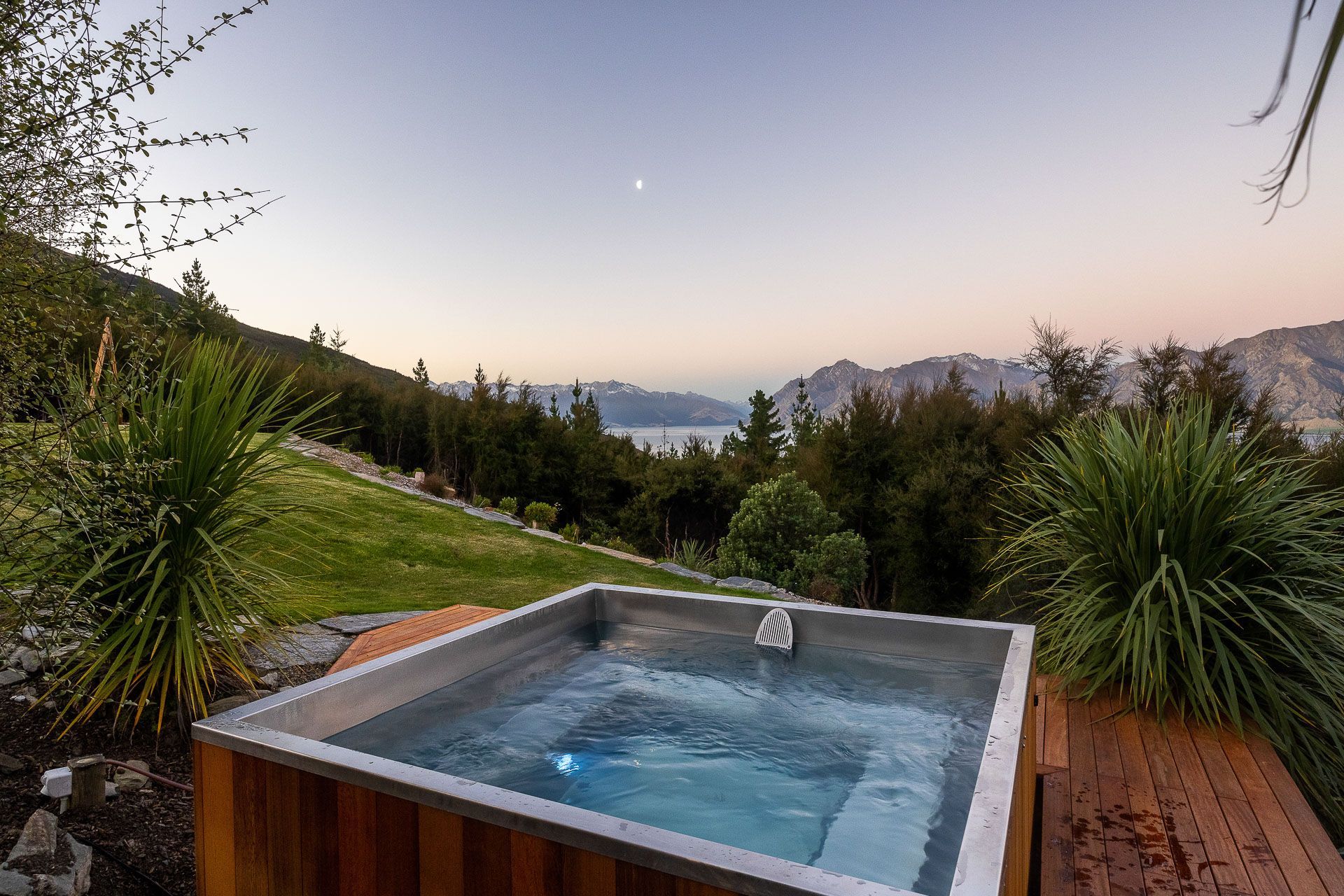 Nothing beats the therapeutic experience of a spa, like that of the sublime Stainless Steel Spa by Stoked Stainless.