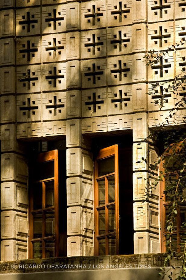 Wright sought to 'find a hitherto unsuspected soul in it [concrete] – make it live as a thing of beauty – textured like the trees'.