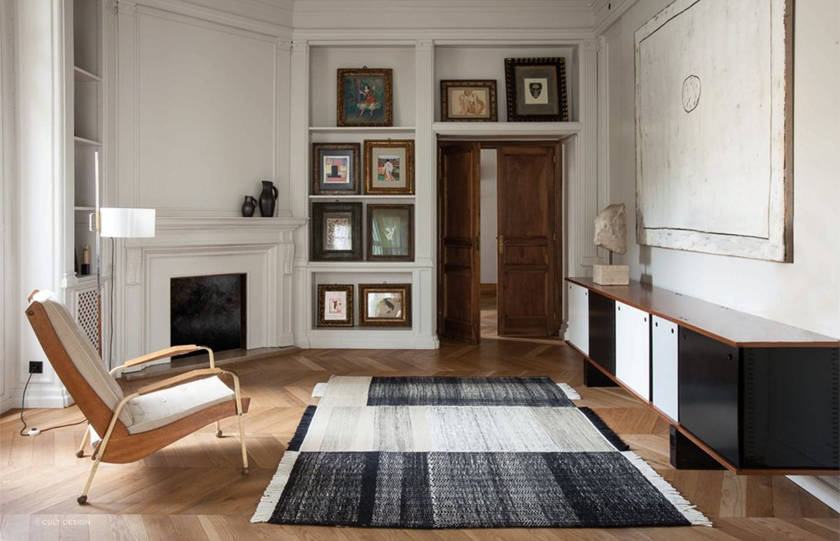 There's a lot to consider to get your rug colours just right, beautifully demonstrated with success here featuring the Tres Rug by Nanimarquina