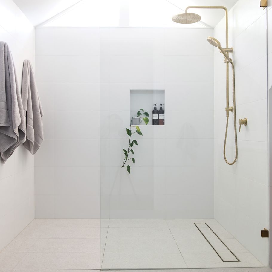 Top 3 ways to enhance a petite bathroom