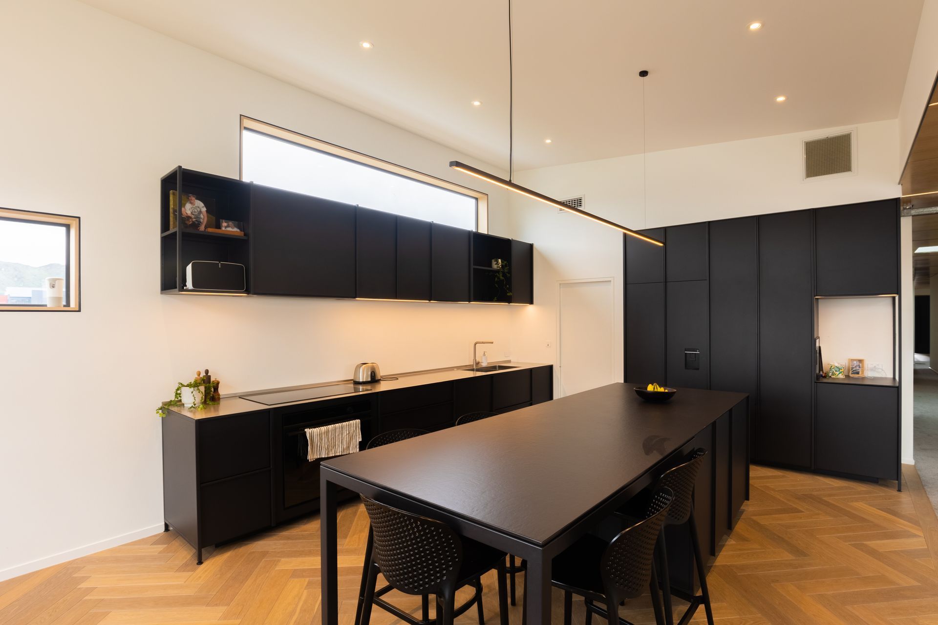 This Wellington home uses Mitsubishi Electric Ecodan for winter underfloor heating and domestic hot water, a Mitsubishi Electric Ducted Heat Pump system for summertime cooling and Lossnay ventilation for healthier air all year-round.