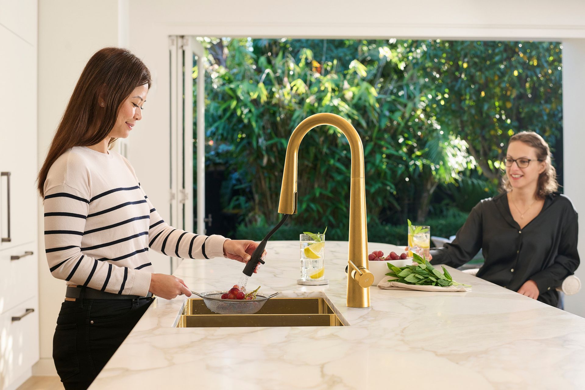 The Zip HydroTap Celsius Plus All-In-One Pull-Out includes instant filtered boiling, chilled and sparkling water and a snag-free pull-out sprayer to make food preparation and dish cleaning a breeze.