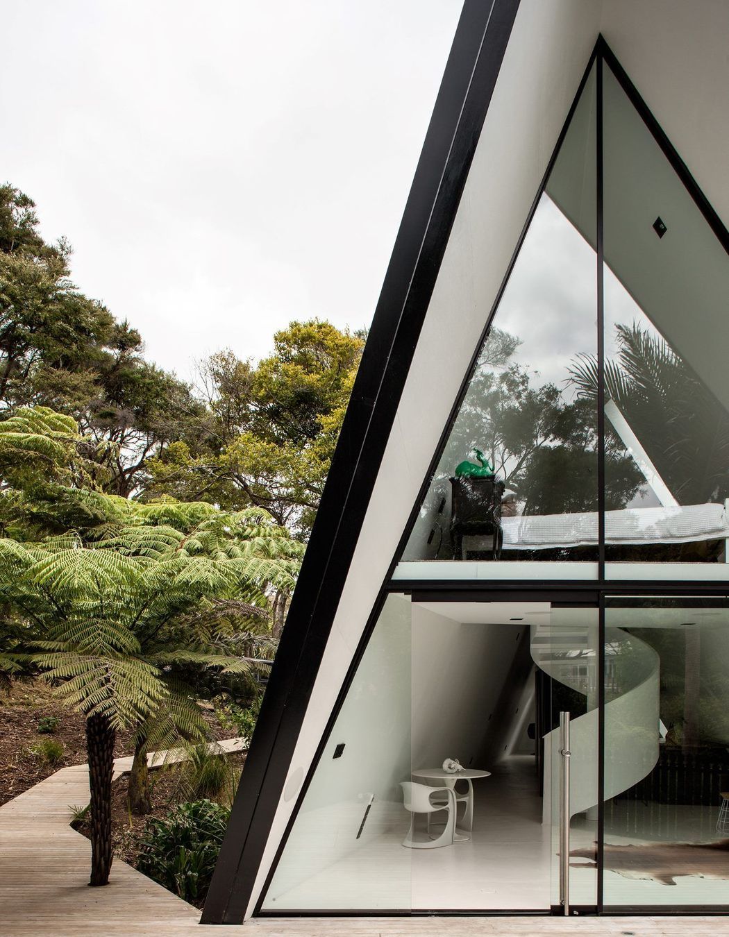 The exquisite Tent House and its minimalist interior styling. | Photography: Simon Devitt