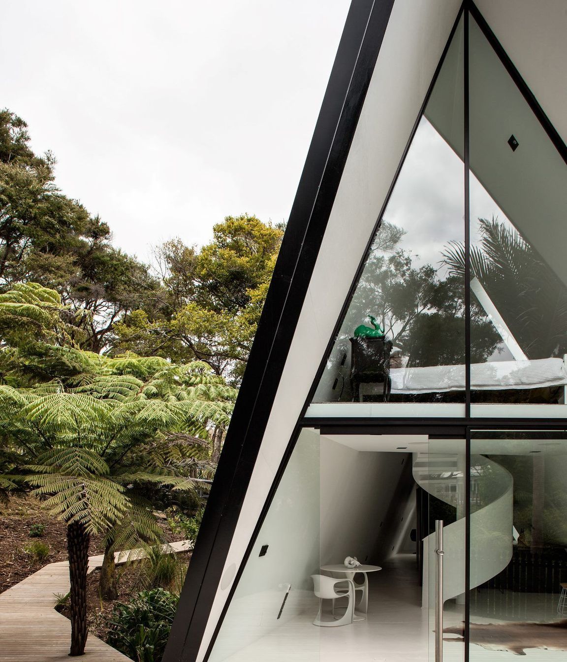 The exquisite Tent House and its minimalist interior styling. | Photography: Simon Devitt