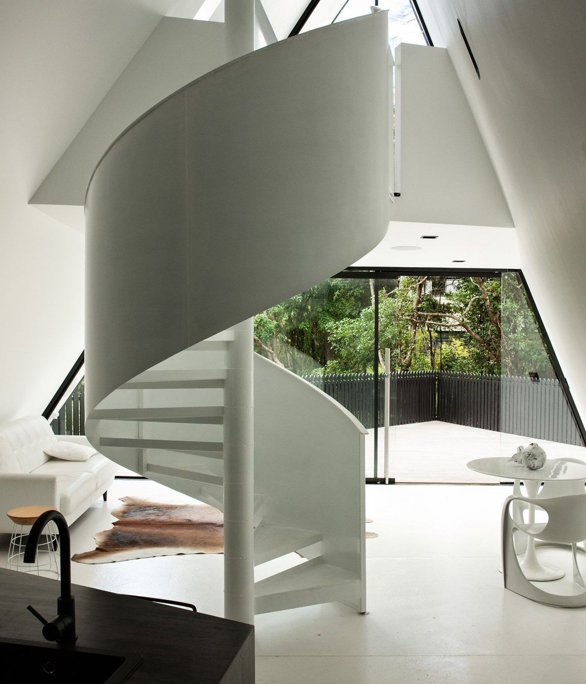 The Tent House's interior showcases a carefully curated selection of furnishings. | Photography: Simon Devitt