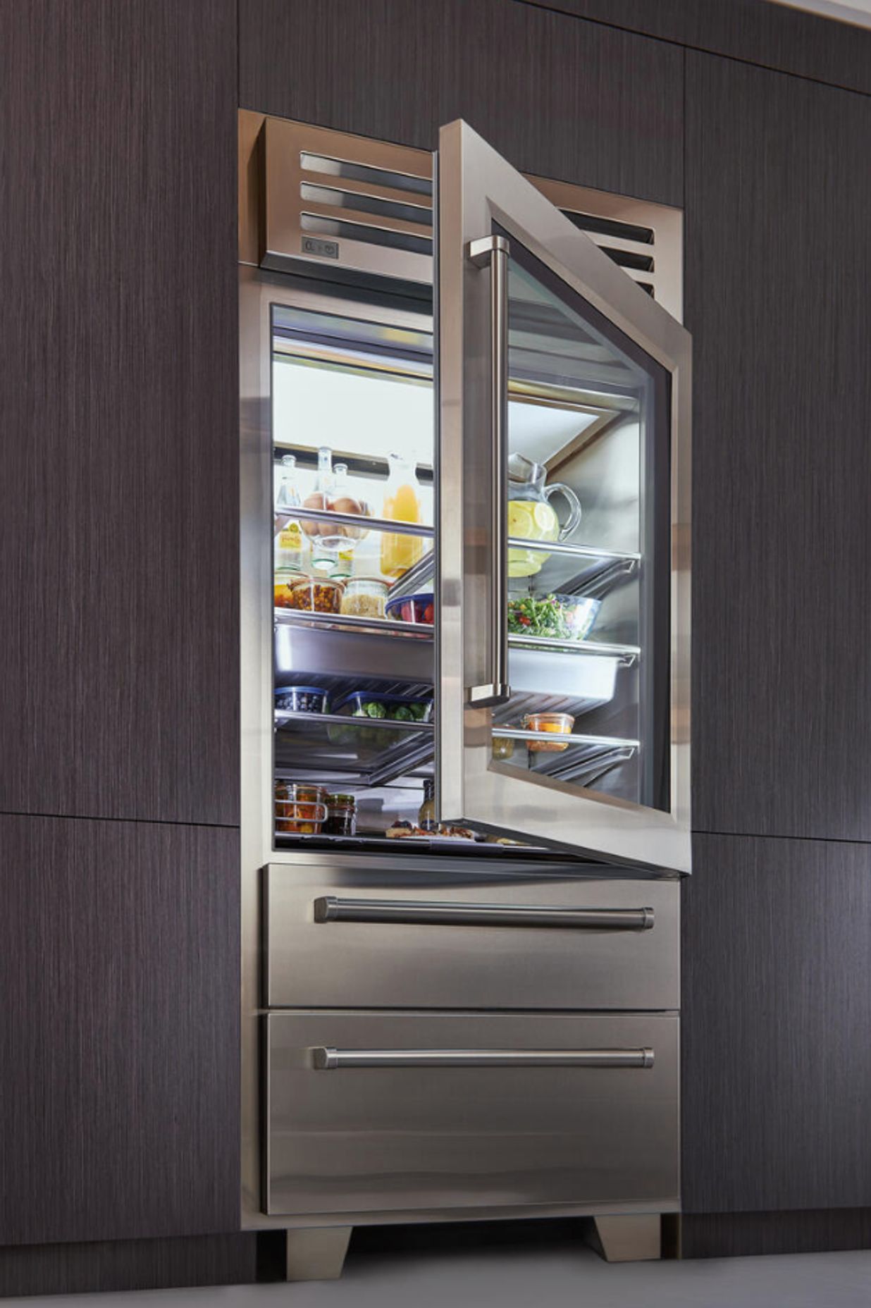 A separate compressor and evaporator system means vegetables won't wilt in this glass-fronted SubZero fridge.