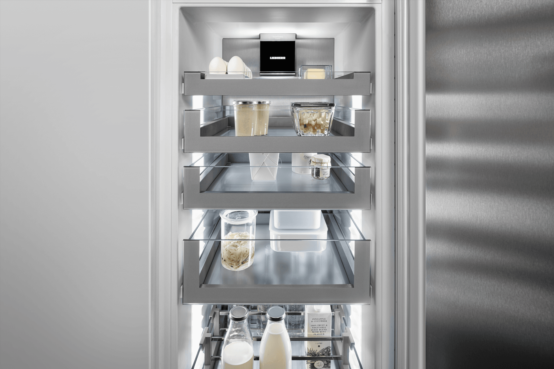 Inspired by refrigerated display cases in fine delicatessens, the OpenStage concept elegantly showcases your food.