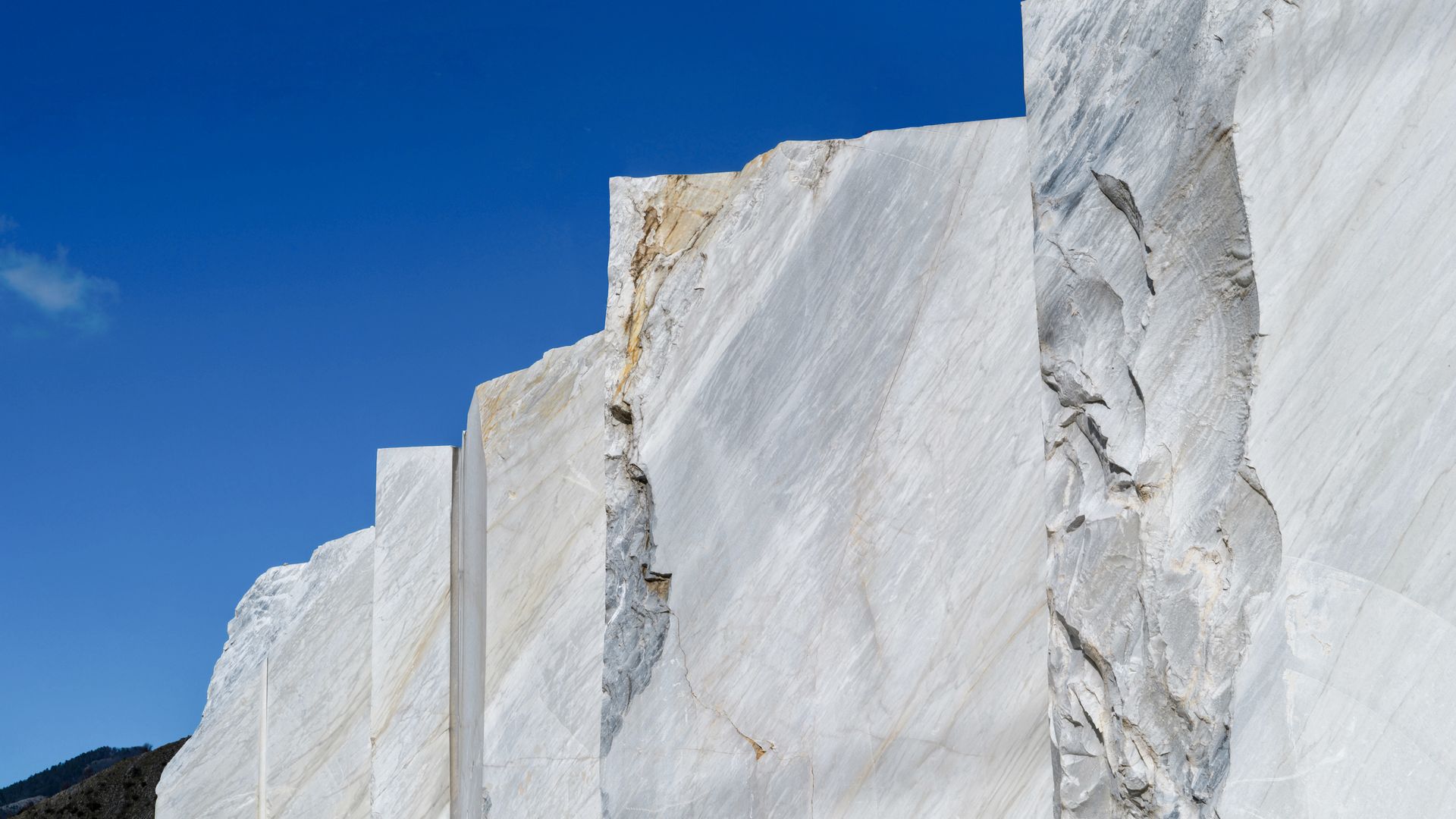 FUM Australia owns part of the quarries in Carrara. "hen purchasing our materials, you are buying from the quarry." video