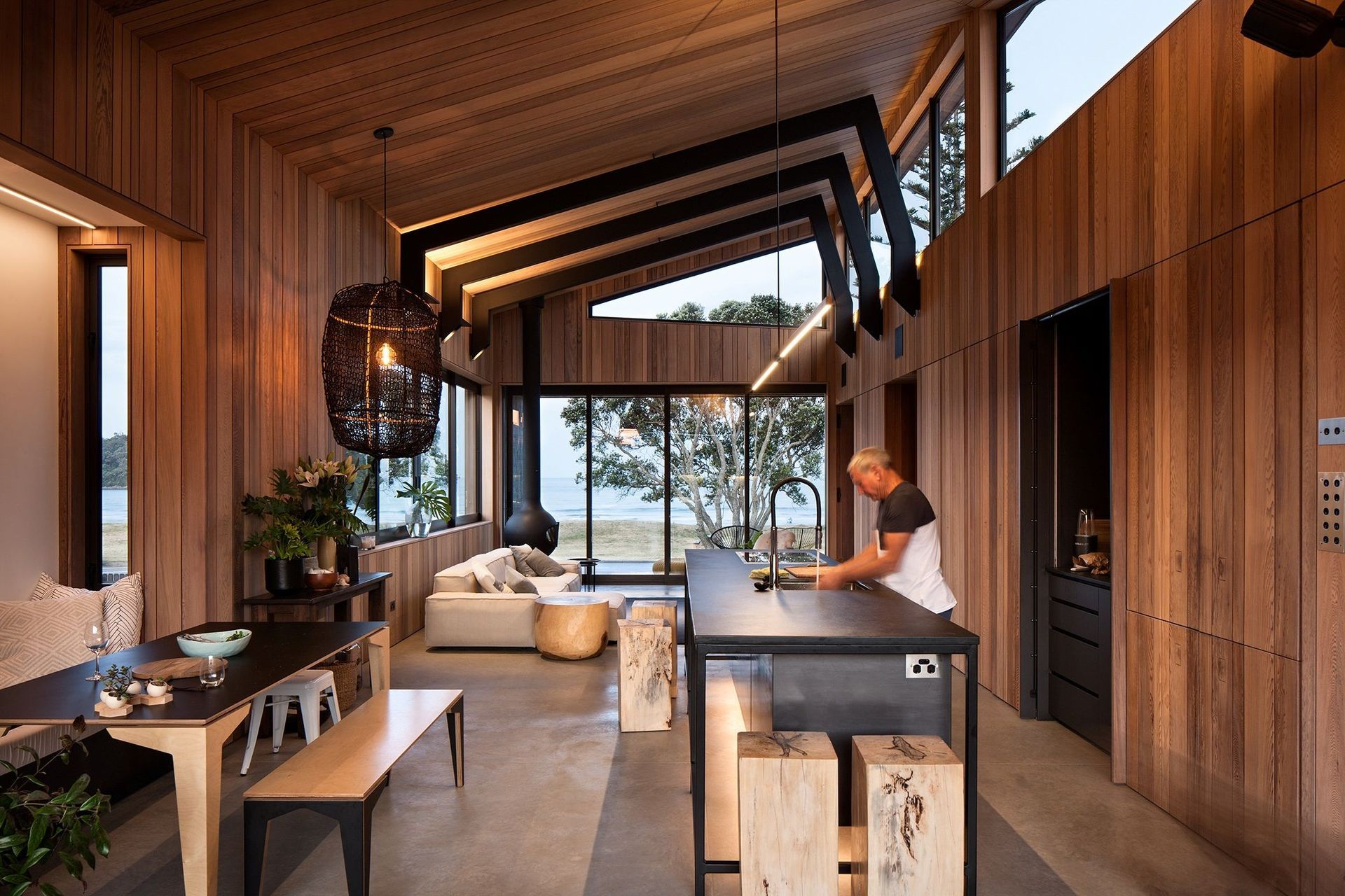 A beautiful interpretation of a Kiwi coastal interior in this amazing holiday home with an abundance of natural light, natural materials and coastal motifs.