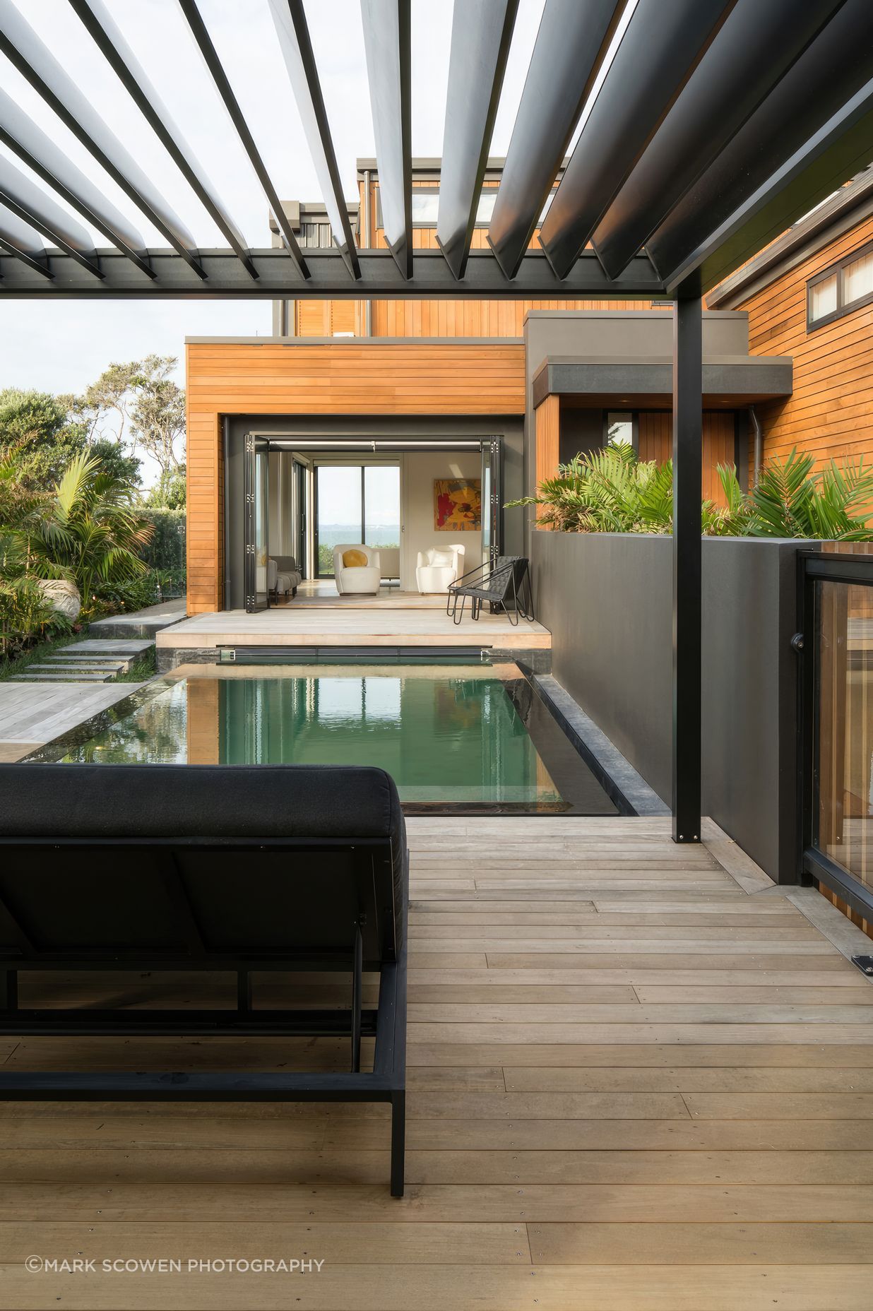 An EXO louvre roof met the brief perfectly for this project in Rothesay Bay. It allows the homeowners to maximise their living space with seamless indoor-outdoor flow and enjoy their home’s magnificent coastal position.