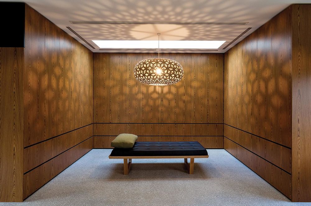 Dramatic design and lighting with the Snowflake Pendant Light from Mondoluce.