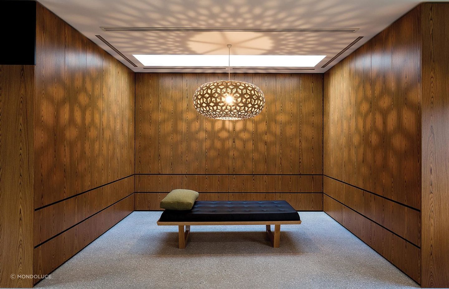 Dramatic design and lighting with the Snowflake Pendant Light from Mondoluce.