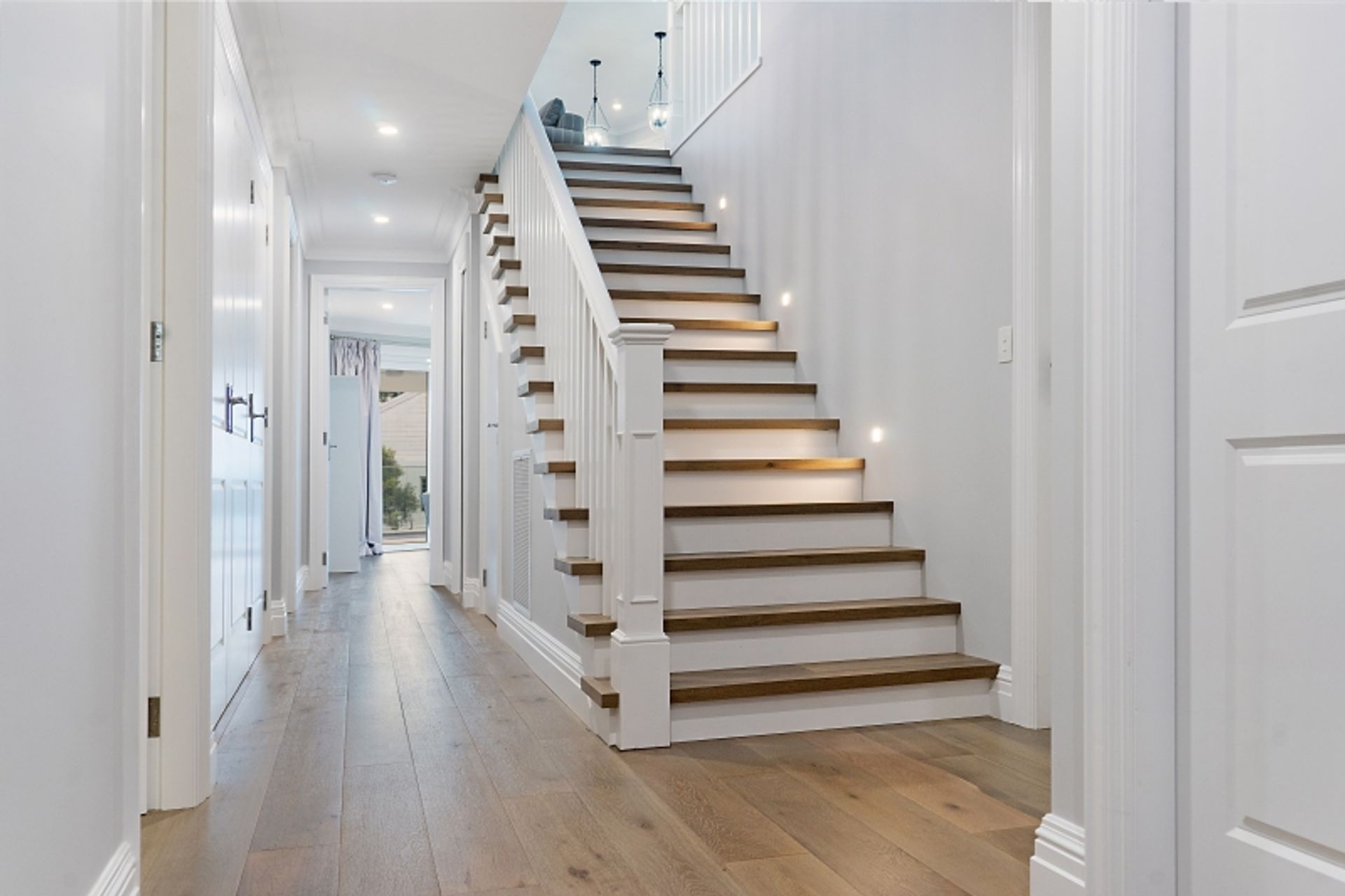 Step lights at Tiarri Hamptons - Photography: Greg Rivers - Clixar