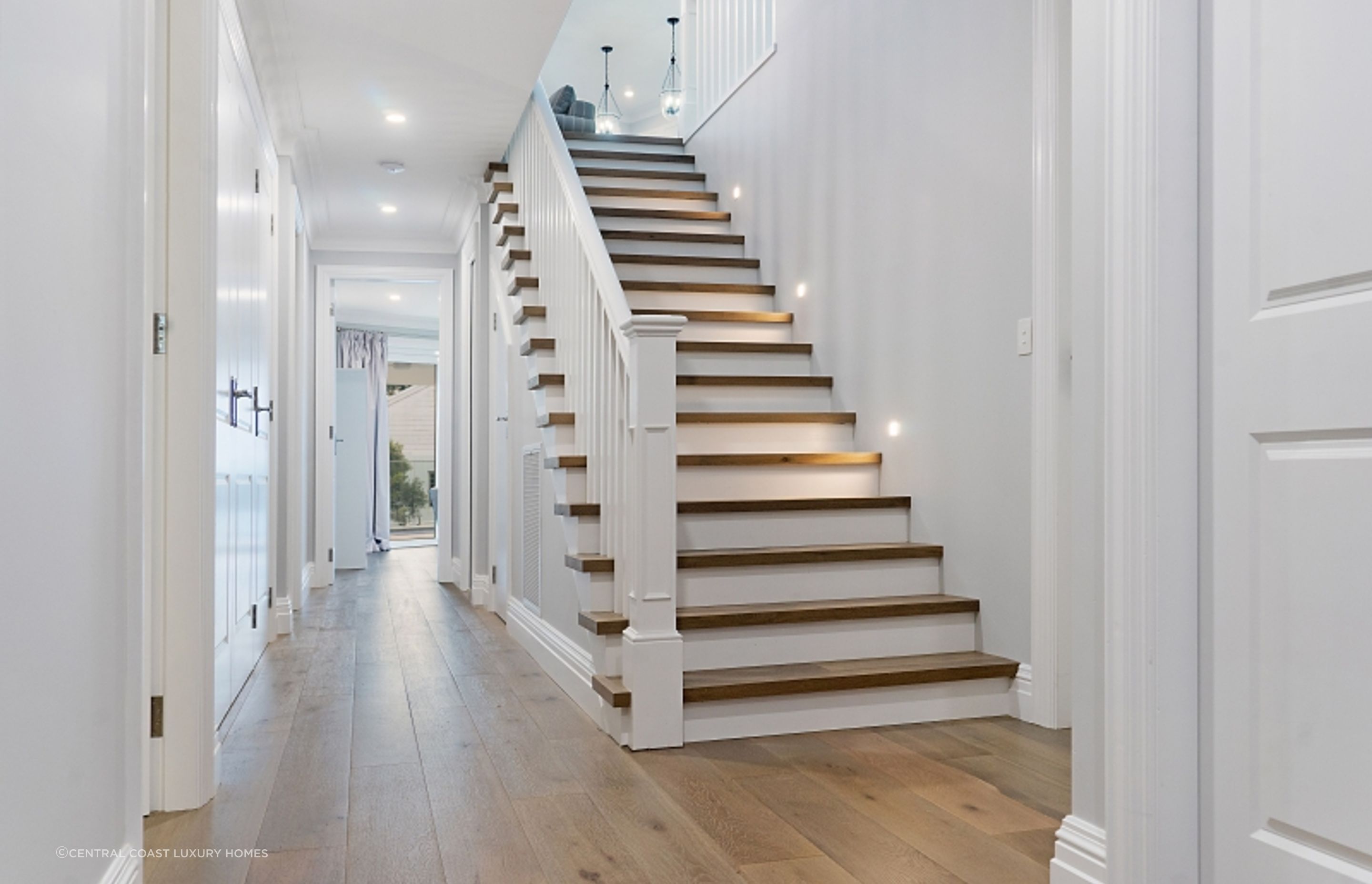Step lights at Tiarri Hamptons - Photography: Greg Rivers - Clixar