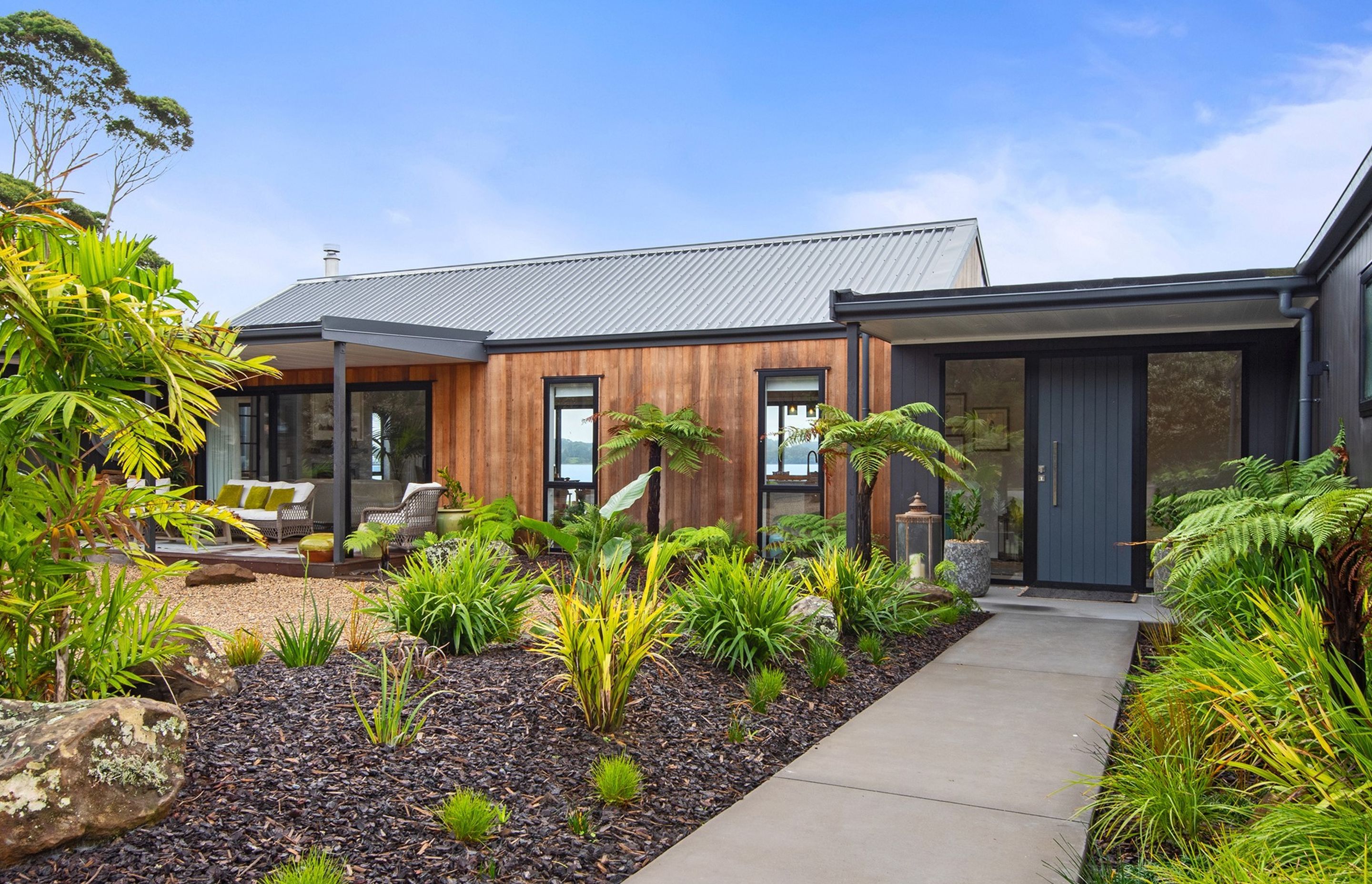 Sleek, grey Axon panels allow the naturally stained western red cedar cladding to shine.