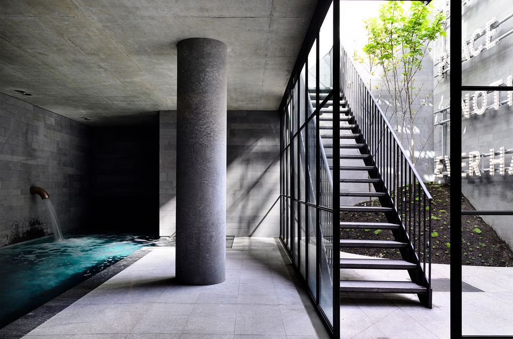 A CONTEMPORARY CENTREPIECE BEHIND A HERITAGE FAÇADE