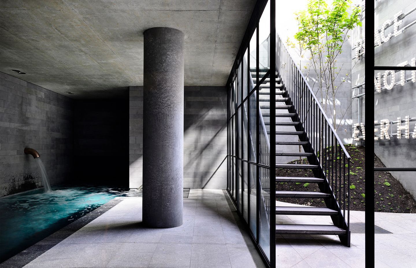 A CONTEMPORARY CENTREPIECE BEHIND A HERITAGE FAÇADE